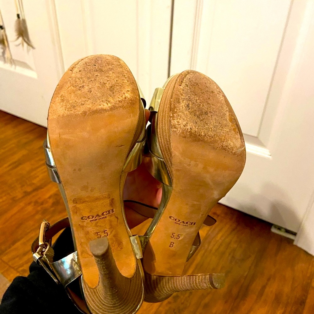 Gold Coach Heels Size 5.5 - Picture 10 of 10